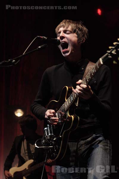 THE LAST SHADOW PUPPETS - 2008-08-26 - PARIS - Olympia - Miles Kane